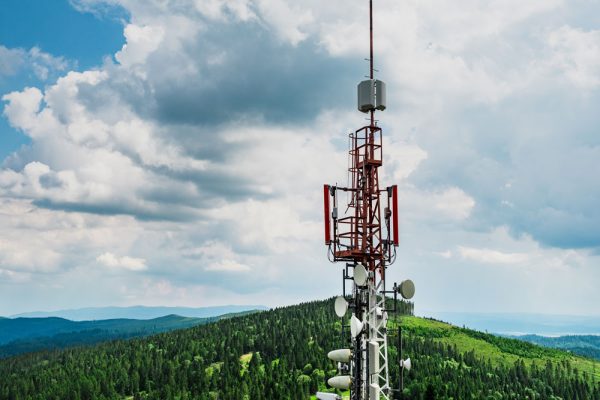 telecommunication-transmitter-tower-with-antennas-2022-01-29-09-09-47-utc